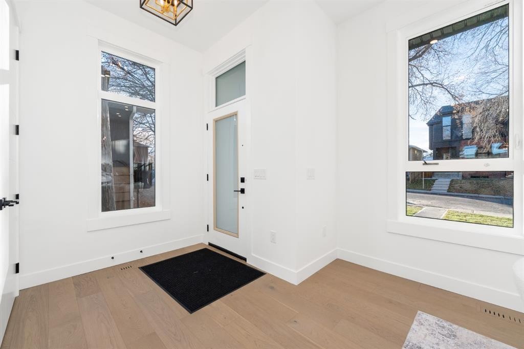 1444 43 Street Sw, Calgary, AB - Indoor Photo Showing Other Room