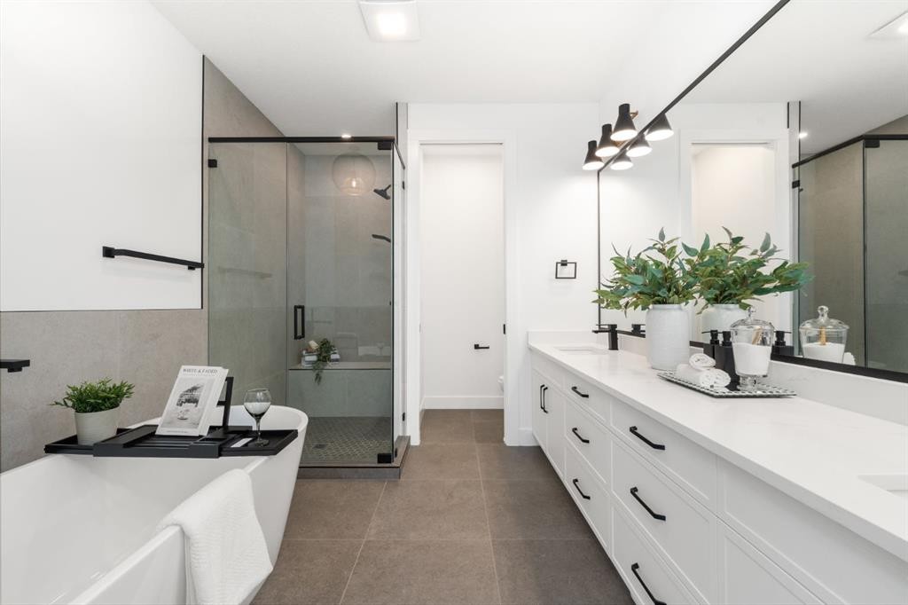 1444 43 Street Sw, Calgary, AB - Indoor Photo Showing Bathroom