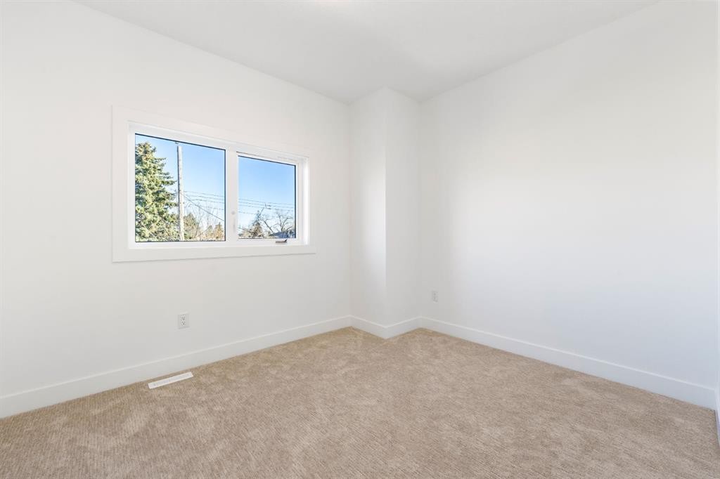 1444 43 Street Sw, Calgary, AB - Indoor Photo Showing Other Room