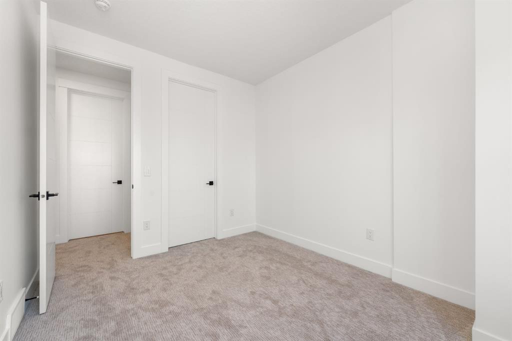 1444 43 Street Sw, Calgary, AB - Indoor Photo Showing Other Room