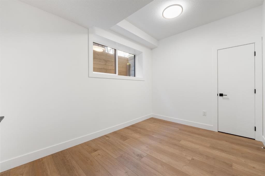 1444 43 Street Sw, Calgary, AB - Indoor Photo Showing Other Room