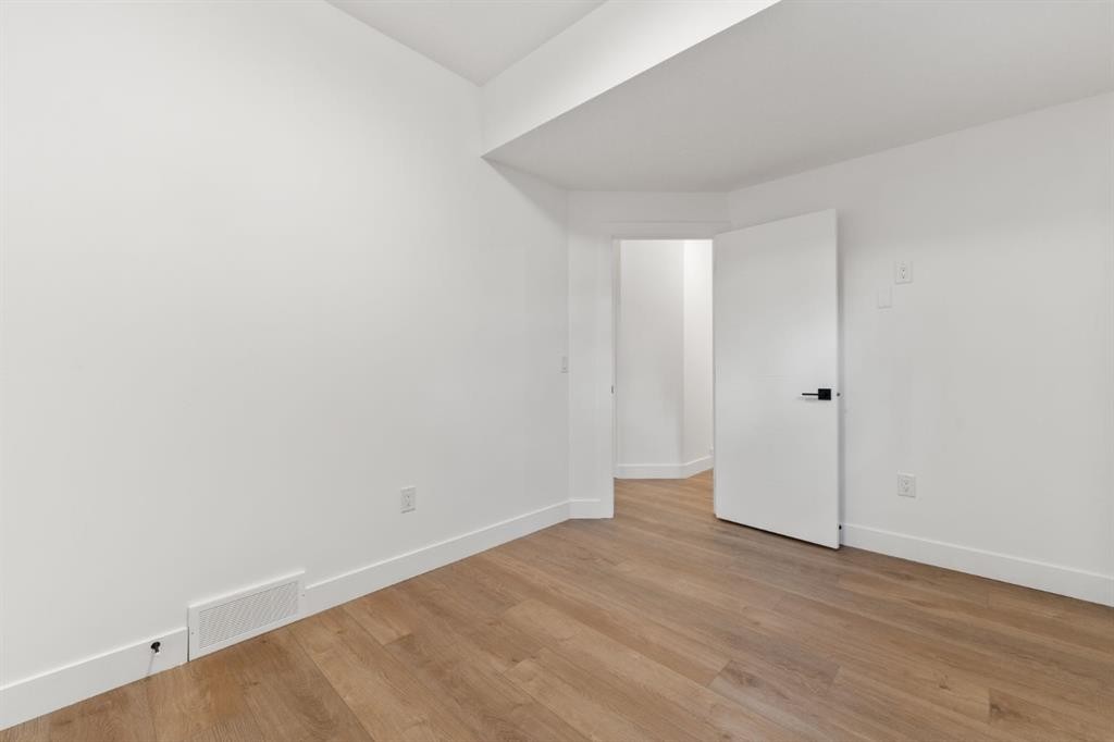 1444 43 Street Sw, Calgary, AB - Indoor Photo Showing Other Room