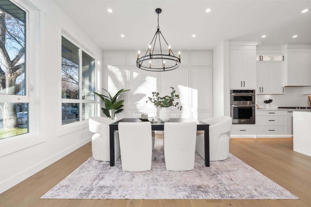 1444 43 Street Sw, Calgary, AB - Indoor Photo Showing Kitchen With Upgraded Kitchen