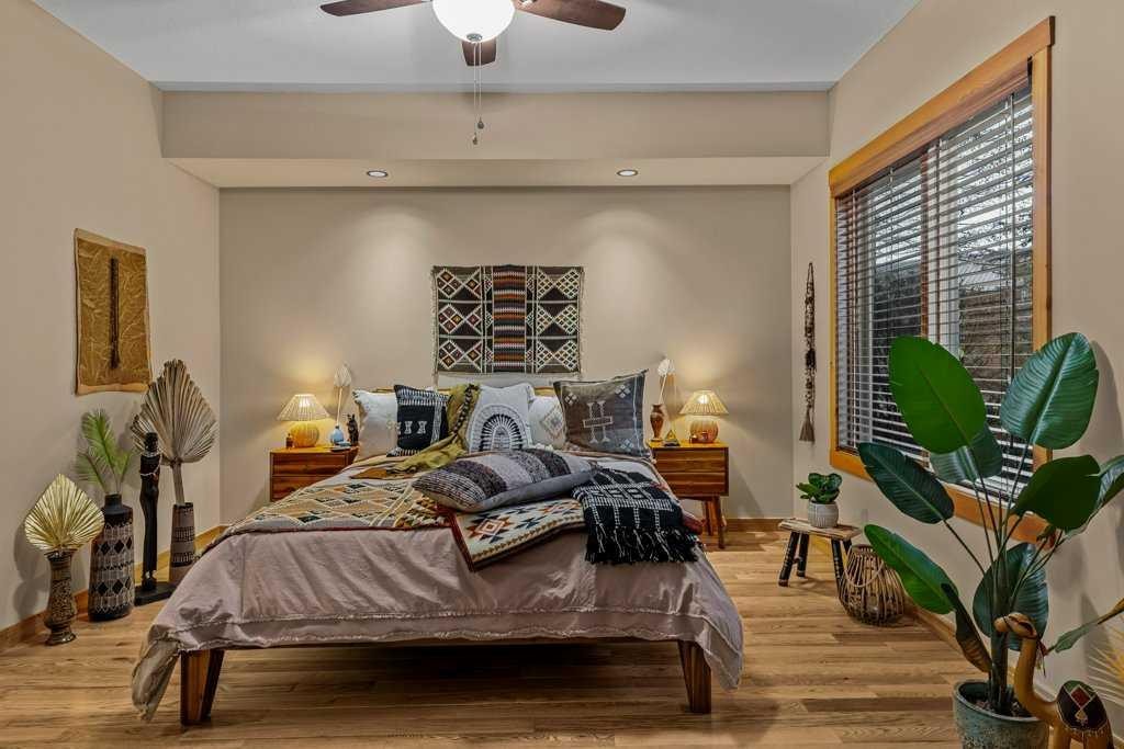 2107-101B Stewart Creek Landing, Canmore, AB - Indoor Photo Showing Bedroom