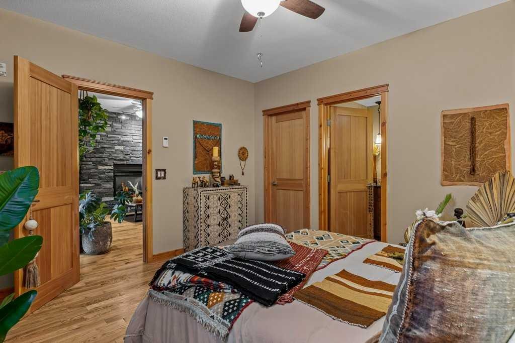 2107-101B Stewart Creek Landing, Canmore, AB - Indoor Photo Showing Bedroom
