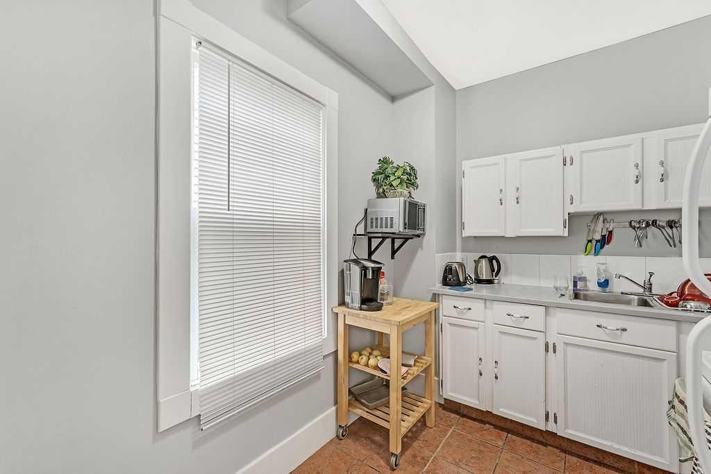 2117 17A Street Sw, Calgary, AB - Indoor