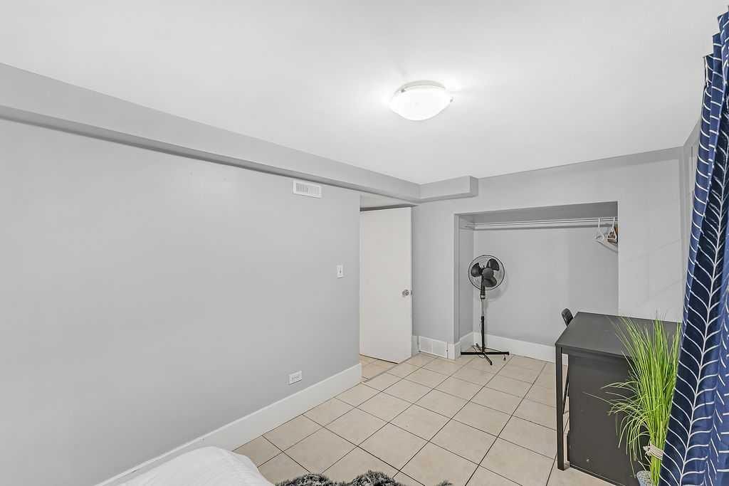 2117 17A Street Sw, Calgary, AB - Indoor