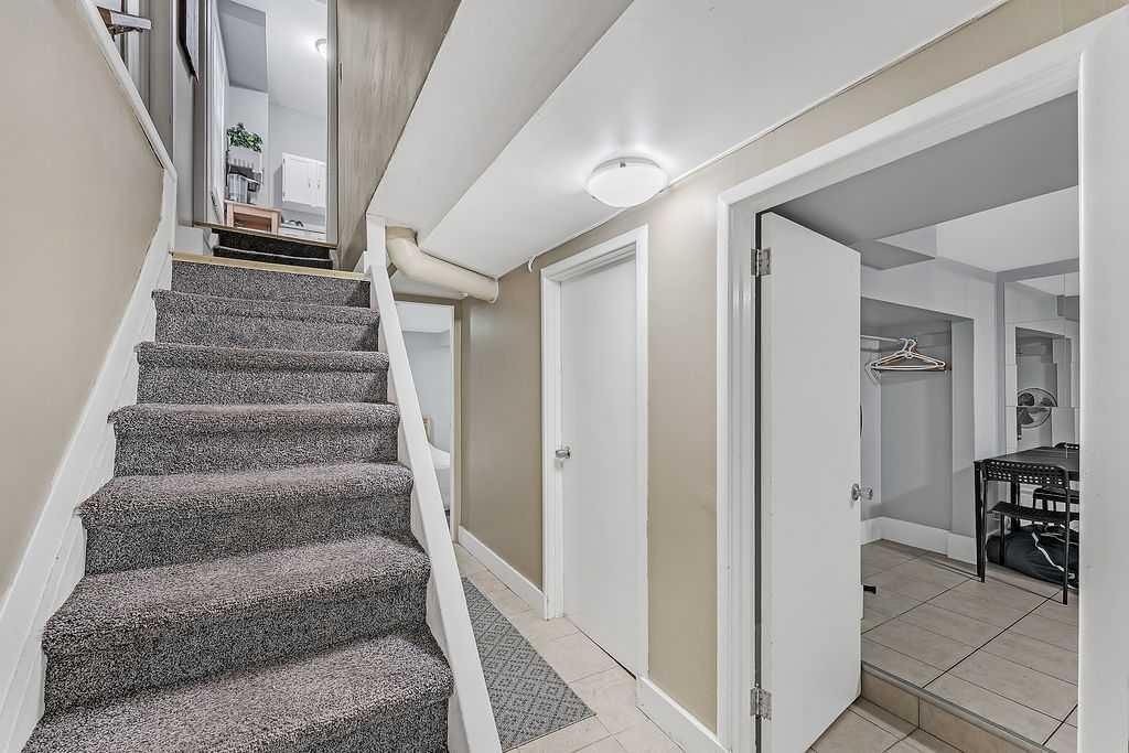 2117 17A Street Sw, Calgary, AB - Indoor Photo Showing Other Room