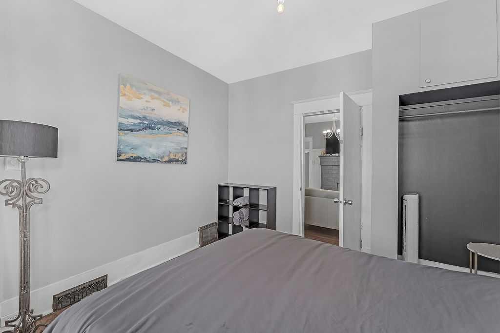 2117 17A Street Sw, Calgary, AB - Indoor Photo Showing Bedroom
