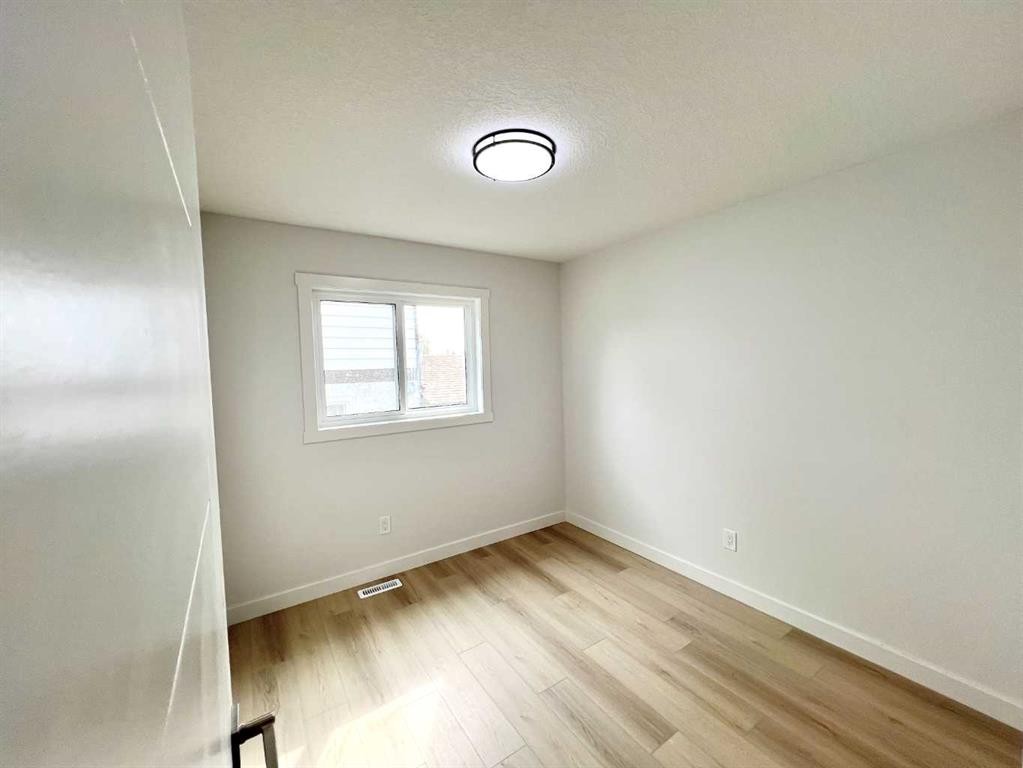 131 Whiteview Close Ne, Calgary, AB - Indoor Photo Showing Other Room