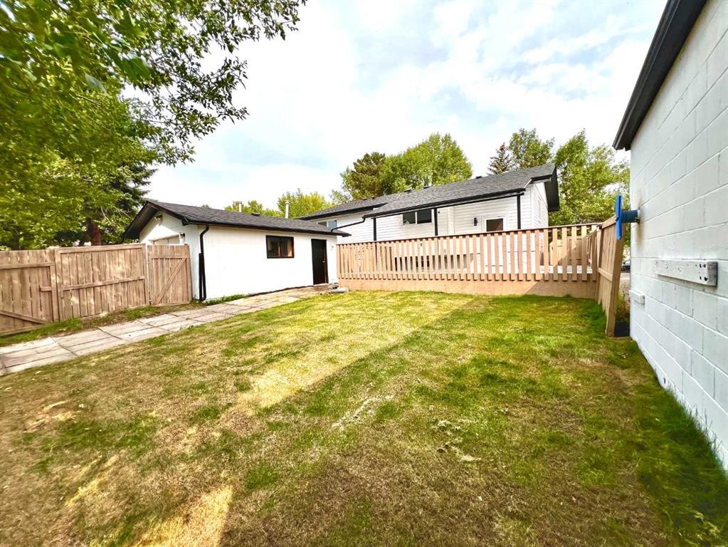 131 Whiteview Close Ne, Calgary, AB - Outdoor With Exterior