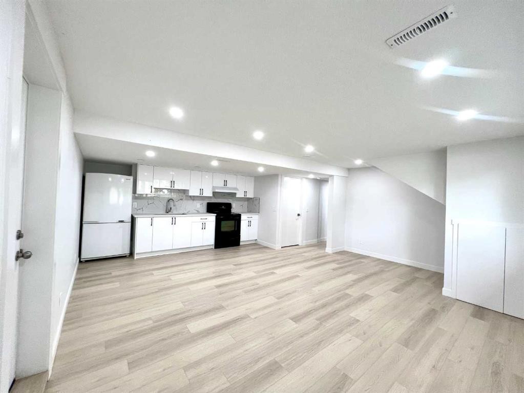 131 Whiteview Close Ne, Calgary, AB - Indoor Photo Showing Other Room