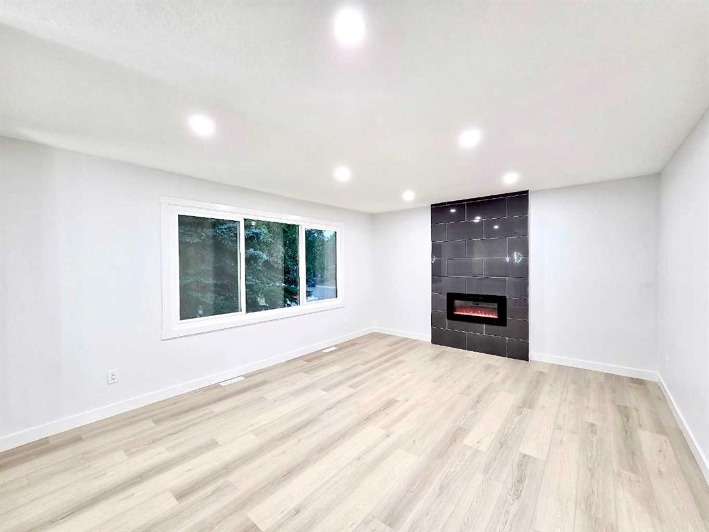 131 Whiteview Close Ne, Calgary, AB - Indoor With Fireplace