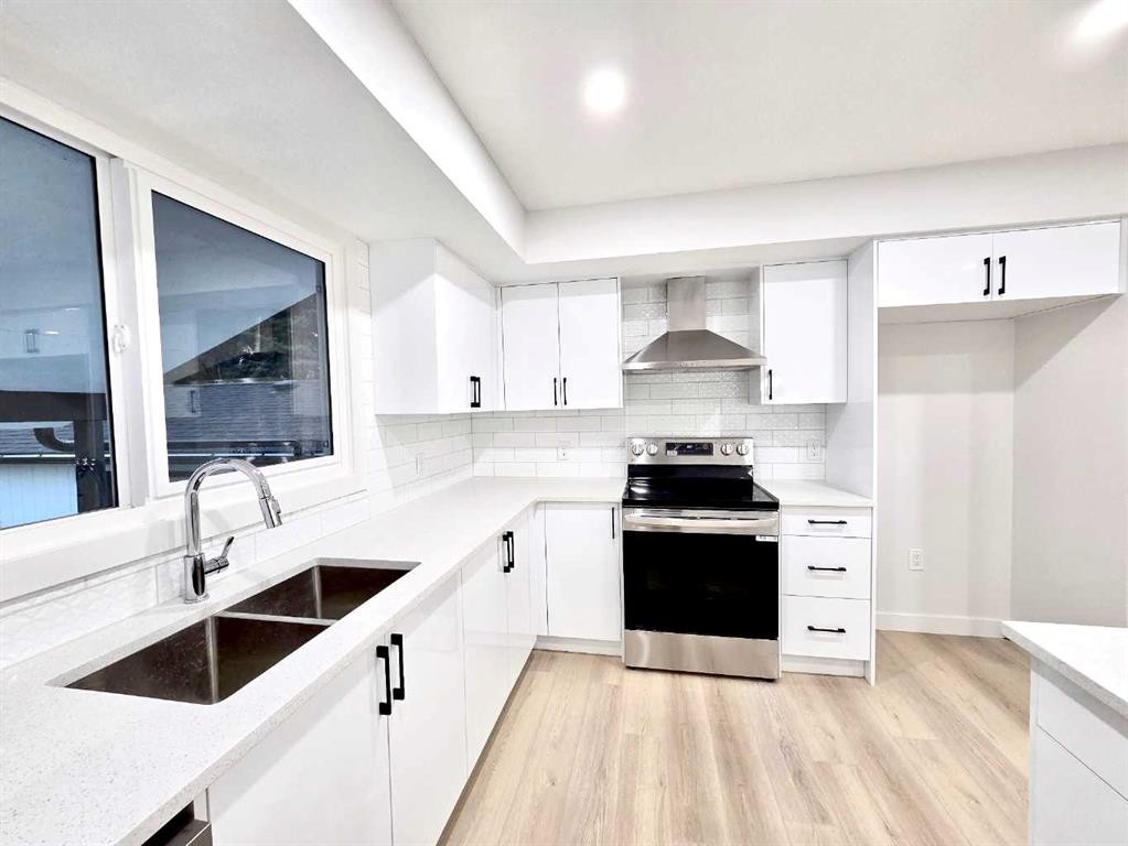 131 Whiteview Close Ne, Calgary, AB - Indoor Photo Showing Kitchen With Double Sink With Upgraded Kitchen