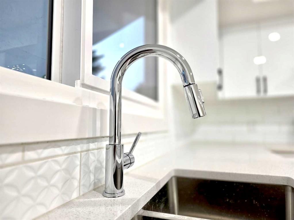 131 Whiteview Close Ne, Calgary, AB - Indoor Photo Showing Kitchen