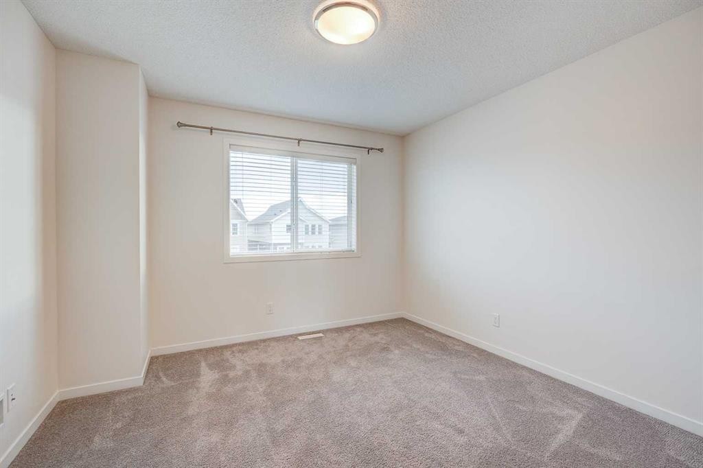 198 Masters Avenue Se, Calgary, AB - Indoor Photo Showing Other Room