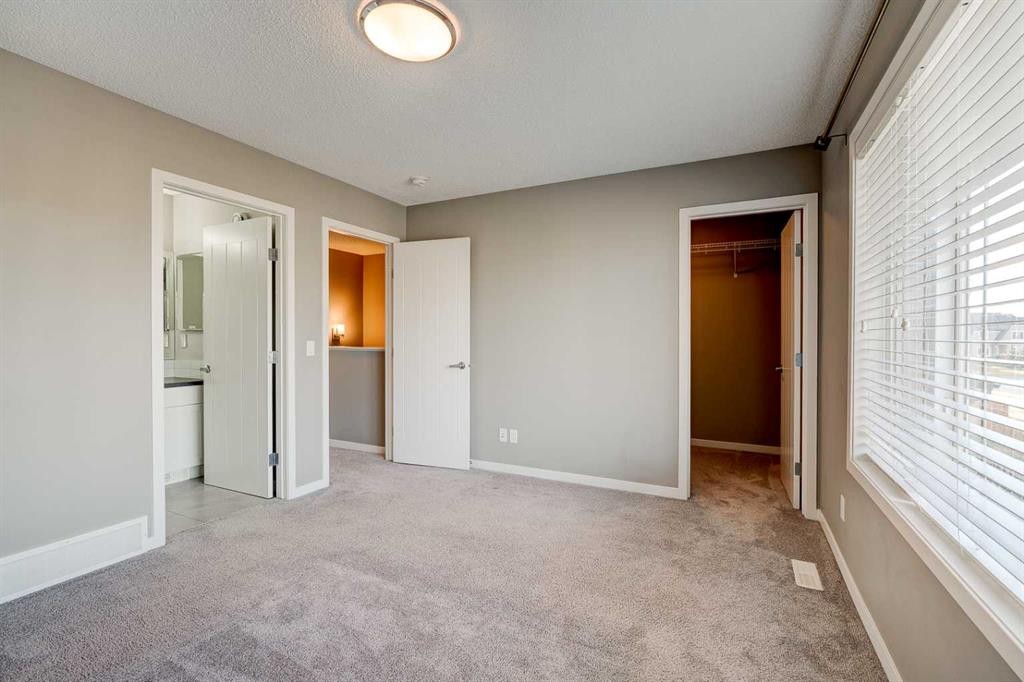 198 Masters Avenue Se, Calgary, AB - Indoor Photo Showing Other Room