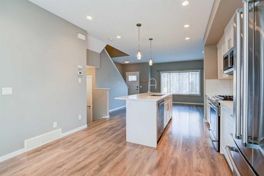 198 Masters Avenue Se, Calgary, AB - Indoor Photo Showing Kitchen With Upgraded Kitchen