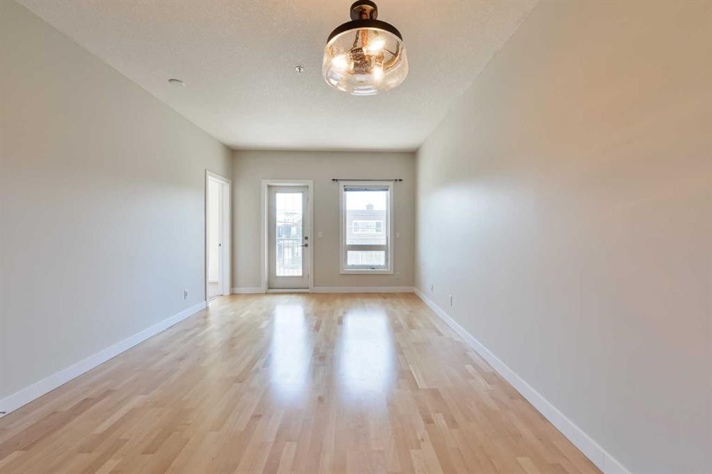 207-1108 15 Street Sw, Calgary, AB - Indoor Photo Showing Other Room