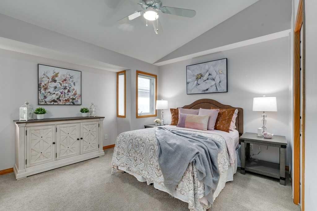 133 Chaparral Ridge Point Se, Calgary, AB - Indoor Photo Showing Bedroom