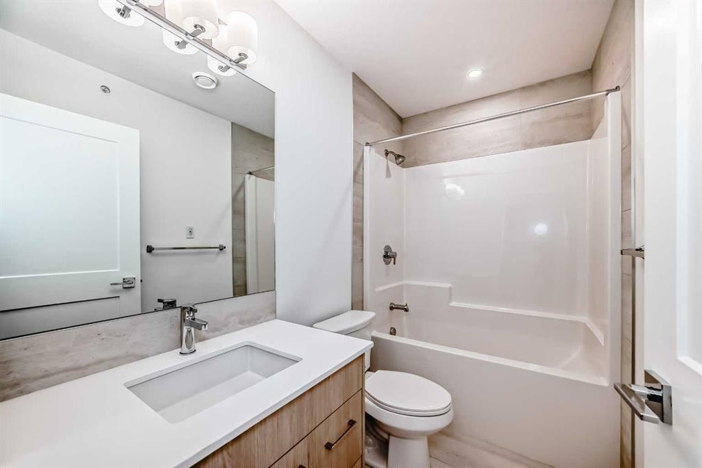 1411-430 Sage Hill Road Nw, Calgary, AB - Indoor Photo Showing Bathroom
