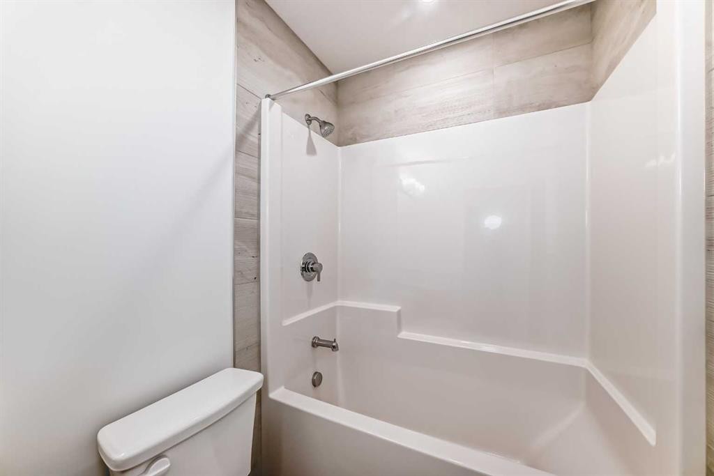 1411-430 Sage Hill Road Nw, Calgary, AB - Indoor Photo Showing Bathroom