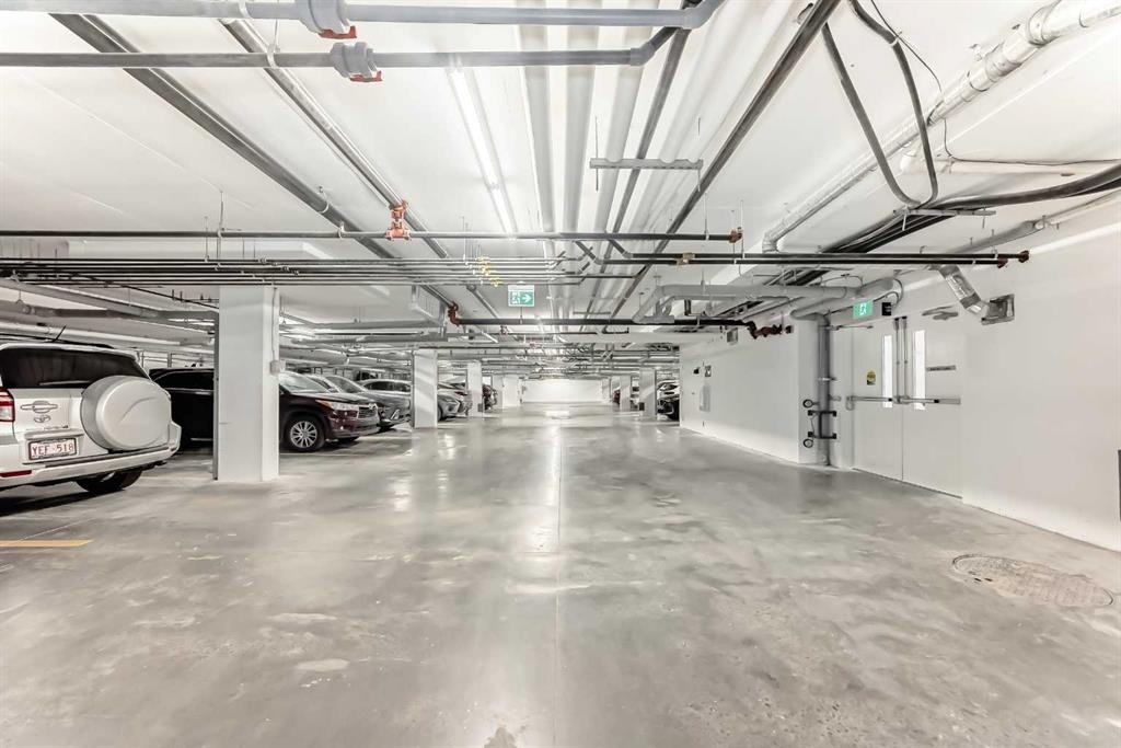 1411-430 Sage Hill Road Nw, Calgary, AB - Indoor Photo Showing Garage