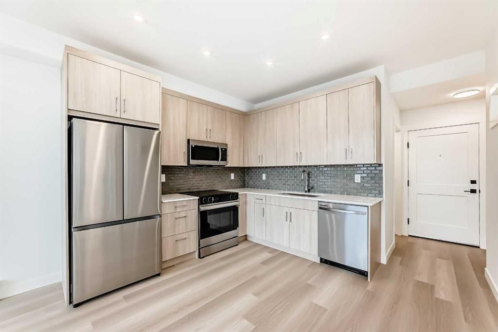 1411-430 Sage Hill Road Nw, Calgary, AB - Indoor Photo Showing Kitchen With Stainless Steel Kitchen With Upgraded Kitchen