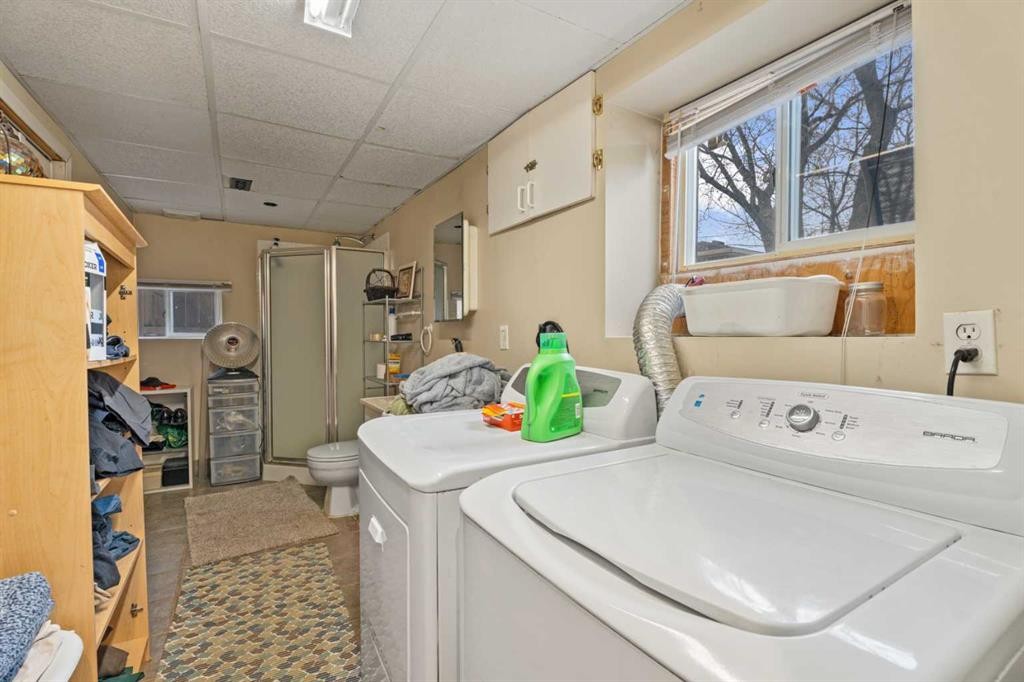 7417 24 Street Se, Calgary, AB - Indoor Photo Showing Laundry Room