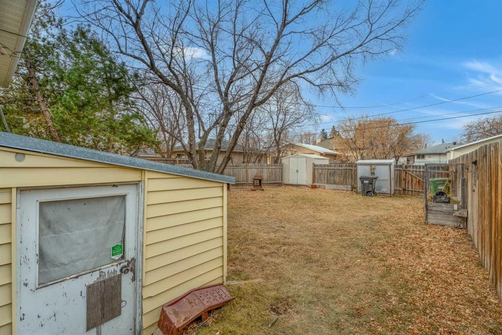 7417 24 Street Se, Calgary, AB - Outdoor