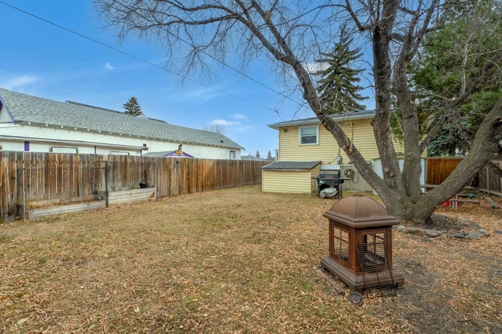 7417 24 Street Se, Calgary, AB - Outdoor