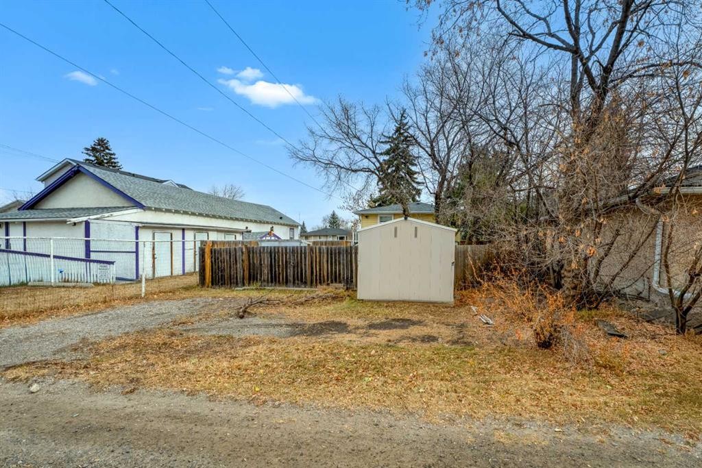 7417 24 Street Se, Calgary, AB - Outdoor
