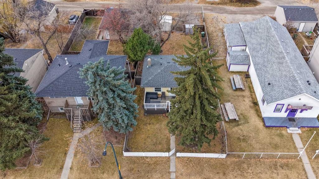 7417 24 Street Se, Calgary, AB - Outdoor