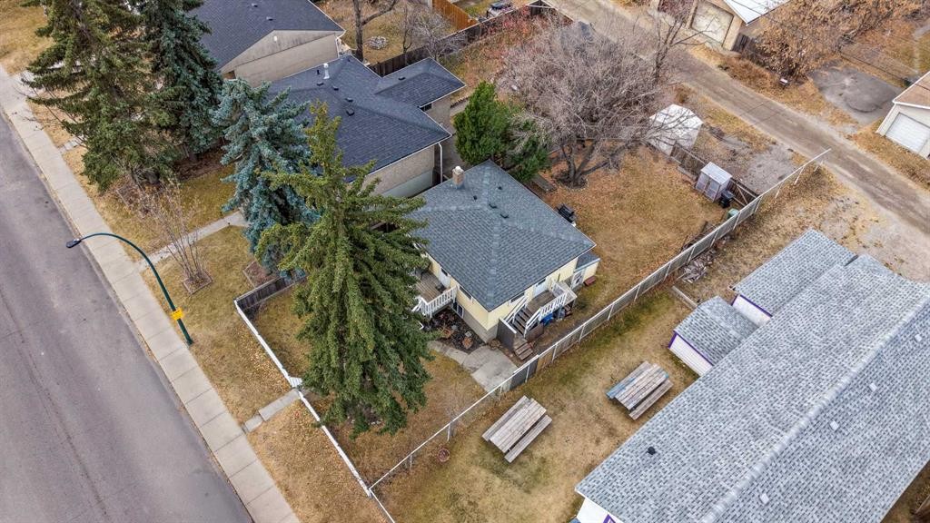 7417 24 Street Se, Calgary, AB - Outdoor With View
