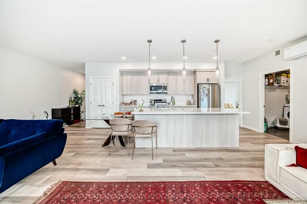 3104-33 Carringham Gate Nw, Calgary, AB - Indoor