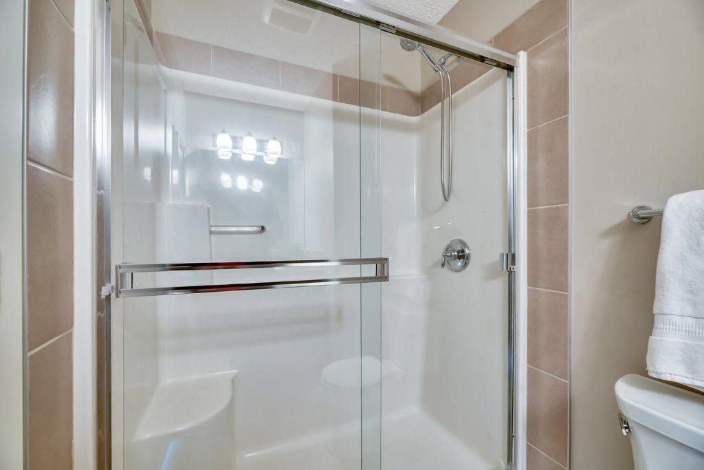 65 Marine Drive Se, Calgary, AB - Indoor Photo Showing Bathroom