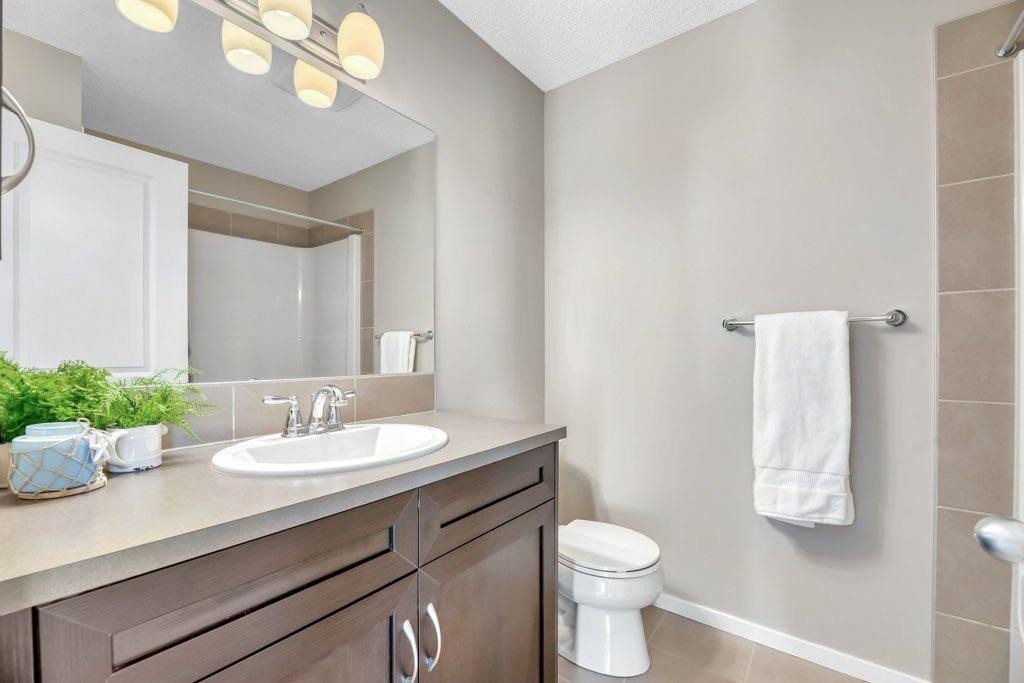 65 Marine Drive Se, Calgary, AB - Indoor Photo Showing Bathroom