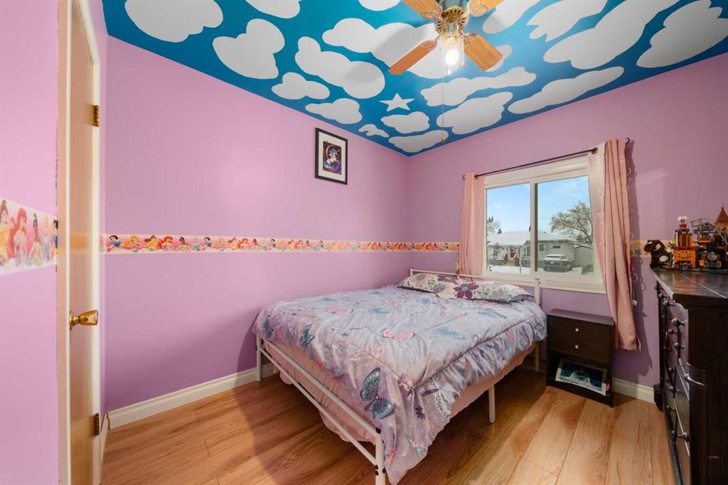 2219 41 Street Se, Calgary, AB - Indoor Photo Showing Bedroom