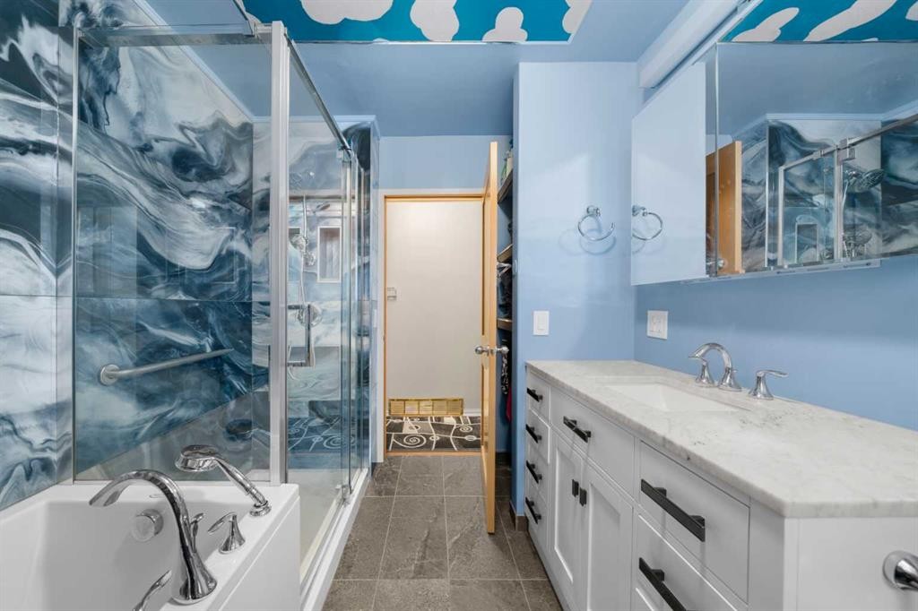 2219 41 Street Se, Calgary, AB - Indoor Photo Showing Bathroom