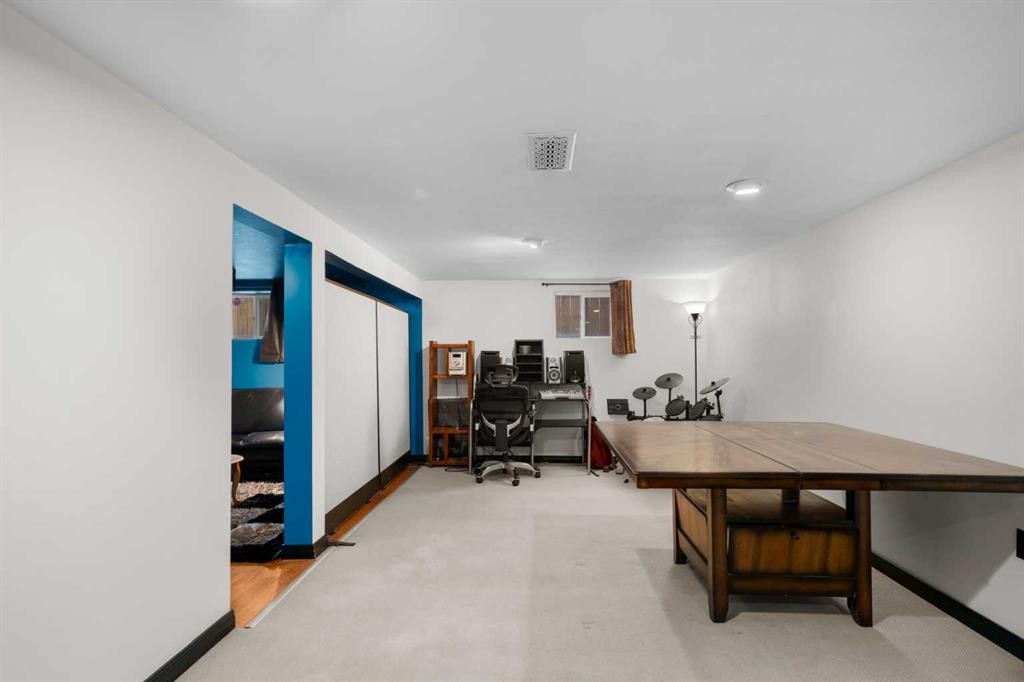 2219 41 Street Se, Calgary, AB - Indoor