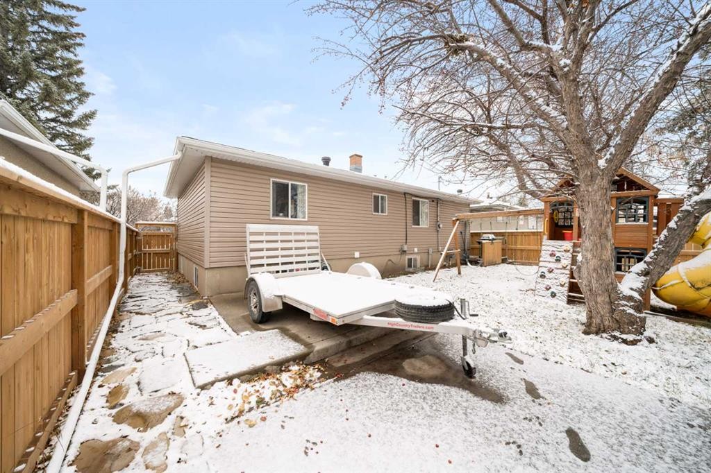 2219 41 Street Se, Calgary, AB - Outdoor