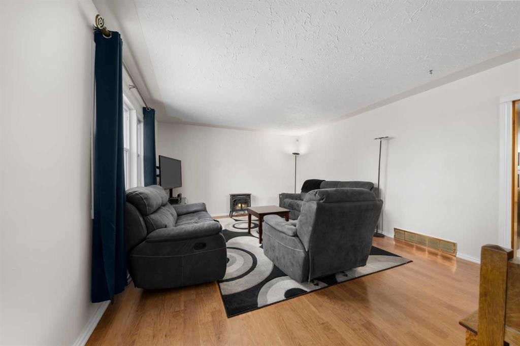 2219 41 Street Se, Calgary, AB - Indoor