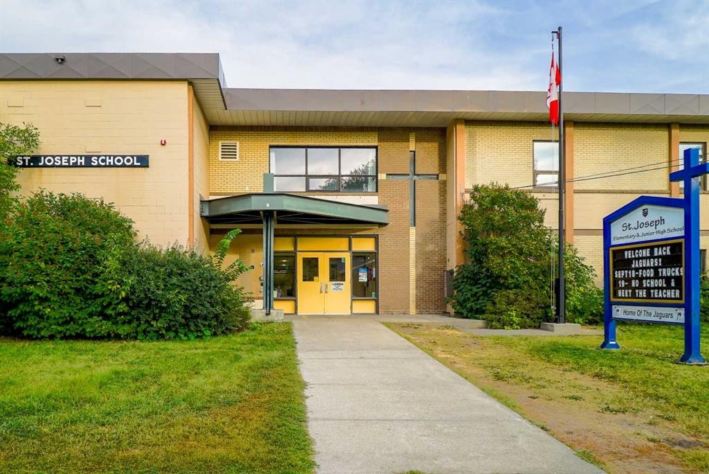 218 19 Avenue Nw, Calgary, AB - Outdoor