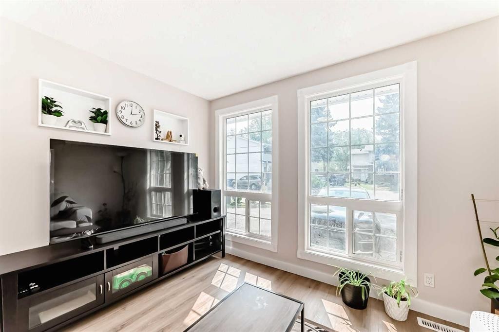 120 Pineset Place Ne, Calgary, AB - Indoor Photo Showing Living Room