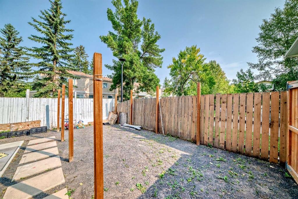 120 Pineset Place Ne, Calgary, AB - Outdoor