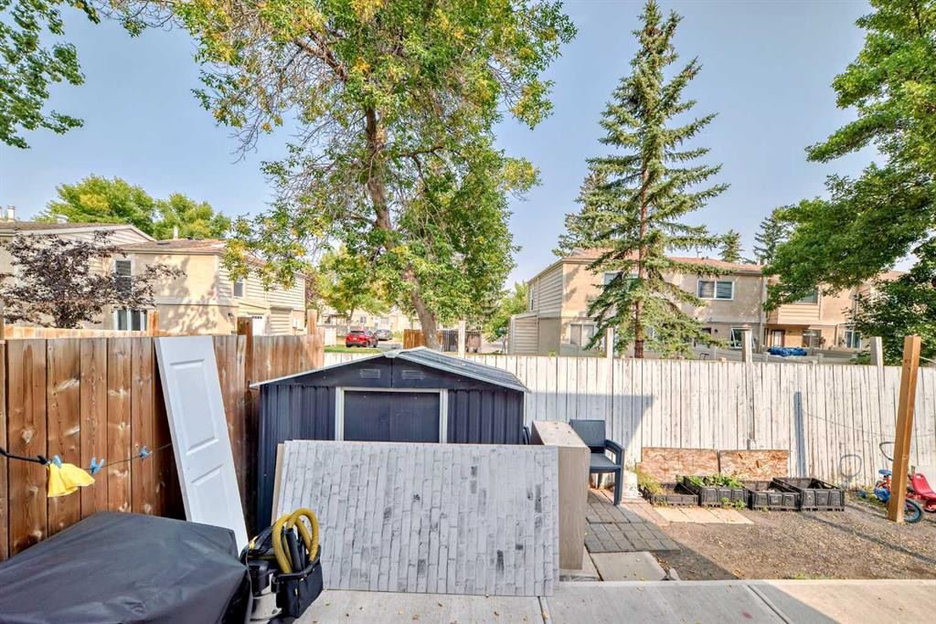 120 Pineset Place Ne, Calgary, AB - Outdoor