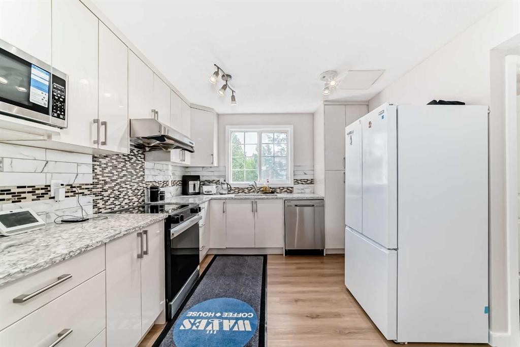 120 Pineset Place Ne, Calgary, AB - Indoor Photo Showing Kitchen With Upgraded Kitchen