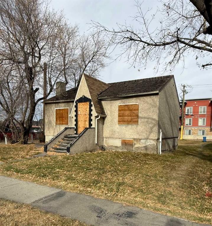 112 18 Avenue Ne, Calgary, AB - Outdoor