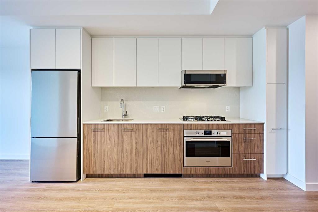 1012-730 2 Avenue Sw, Calgary, AB - Indoor Photo Showing Kitchen With Stainless Steel Kitchen