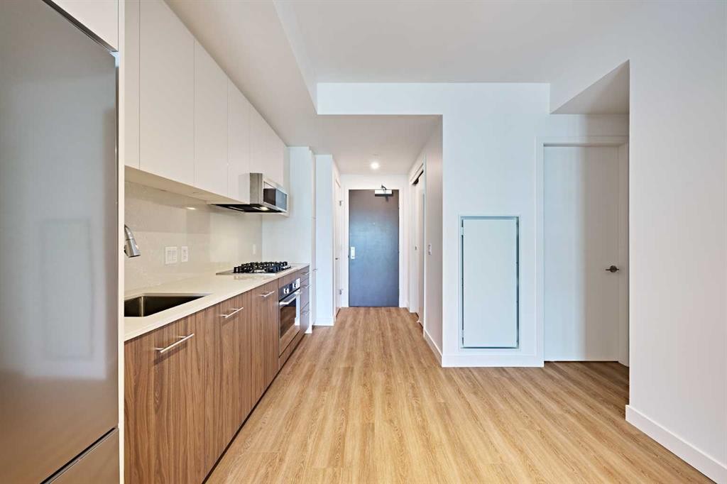 1012-730 2 Avenue Sw, Calgary, AB - Indoor Photo Showing Kitchen With Upgraded Kitchen